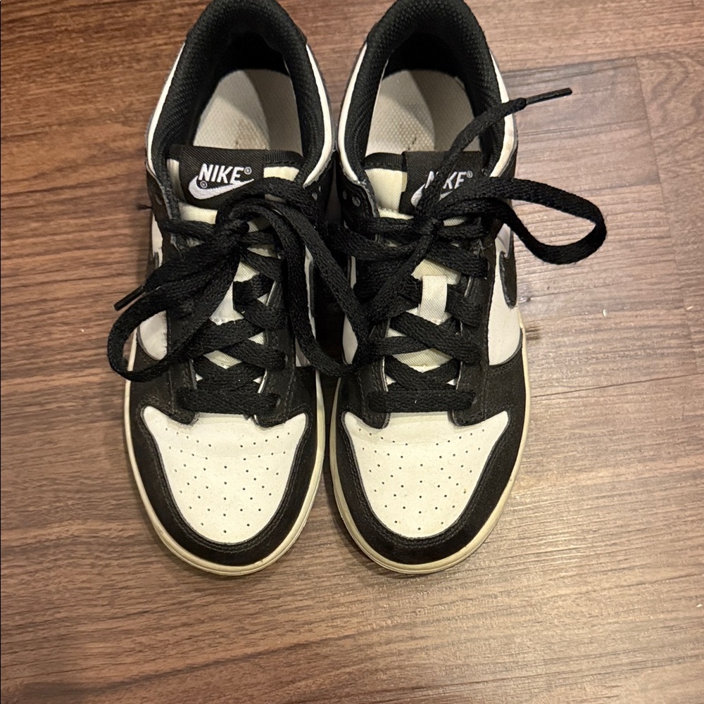 Nike Classic Black and White Low-Tops Panda’s  size 1,5 Y Used. Great condition.